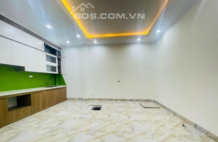 Nhà mới ở ngay Phạm Ngọc Thạch dt 30m2x5t giá 4,3 tỷ ô tô đỗ cửa